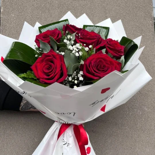 Ramo de 6 rosas rojas importadas